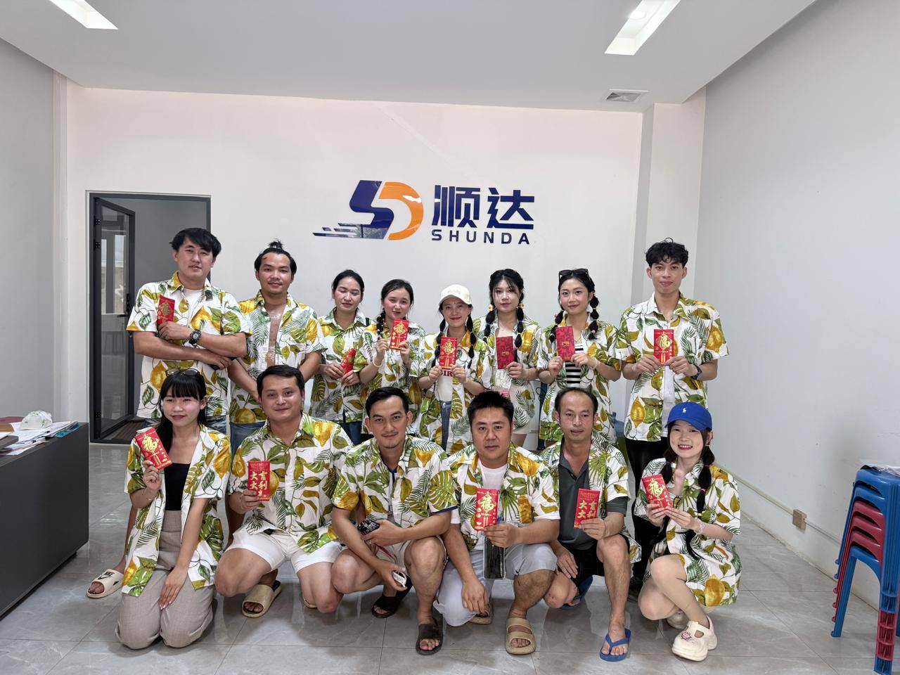 顺达团队节日活动合影